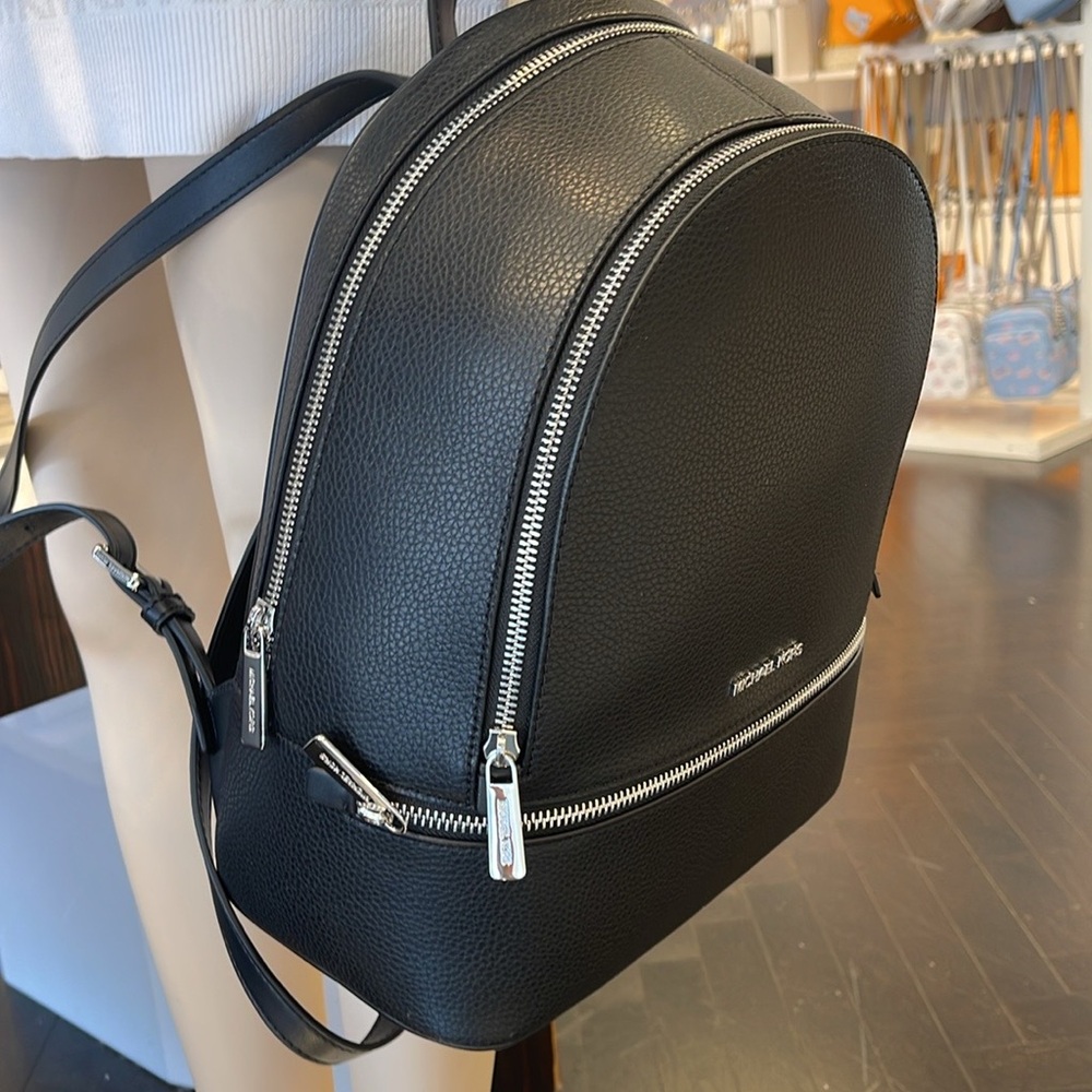 MICHAEL KORS Rhea Medium Pebbled Leather Zip Backpack
BLACK 
NWT MK - Picture 5 of 16
